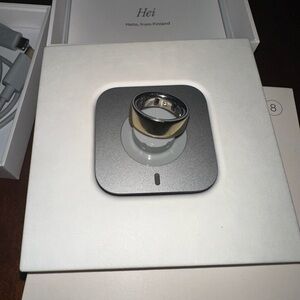 OURA size 8 Gold Ring with charger GEN 4